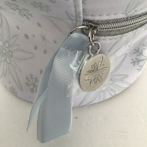 🦋clarins cosmetic round cosmetic case NWT  🦋 - Picture 7 of 8